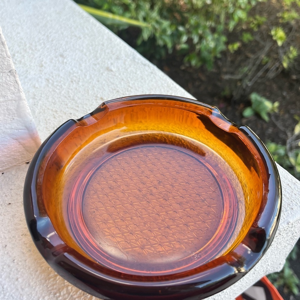 VTG 1960-70s Mid-Century Modern Amber Heavy Glass Ashtray Round 6" Cigars Prop - Picture 11 of 11